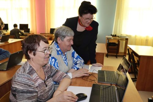 В Дрожжановском районе РТ прошел муниципальный этап республиканской IT — олимпиады «Третий возраст»