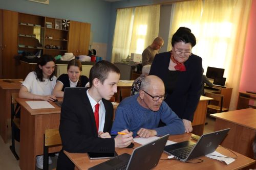 В Дрожжановском районе РТ прошел муниципальный этап республиканской IT — олимпиады «Третий возраст»