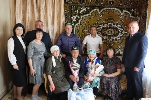 В Дрожжановском районе РТ чествовали пары, отметившие бриллиантовую свадьбу