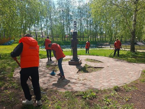 «Майский десант» студентов: Дрожжановский район стал чище и уютнее