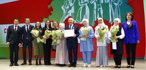 Семью Абдрахмановых из Дрожжановского района РТ чествовали на празднике трудовых династий в Казани