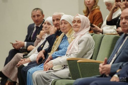 Семью Абдрахмановых из Дрожжановского района РТ чествовали на празднике трудовых династий в Казани