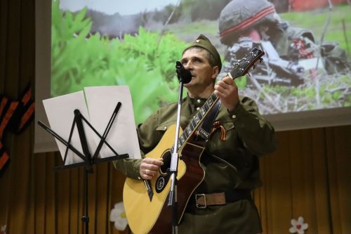 «Песни военных лет» прозвучали в районном Доме культуры в честь 80-летия Победы