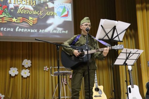 «Песни военных лет» прозвучали в районном Доме культуры в честь 80-летия Победы