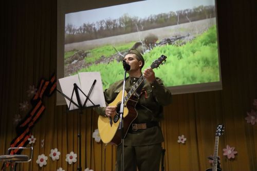 «Песни военных лет» прозвучали в районном Доме культуры в честь 80-летия Победы