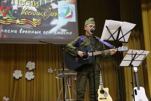 «Песни военных лет» прозвучали в районном Доме культуры в честь 80-летия Победы