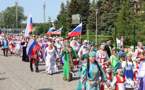 Ҫӗпрел ҫыннисем «Туслăх парадне» тухрӗҫ