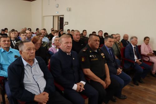 Церемония передачи наград семьям погибших участников СВО прошла в Дрожжановском районе