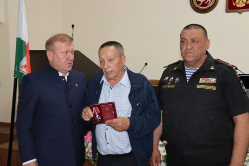 Патшалӑх наградисене пачӗç