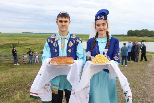 «Дамба нить поколений»: в Старых Чукалах прошел праздник с рыбалкой, концертом и наградами