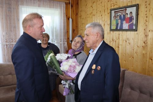 Марат Гафаров поздравил супружеские пары Дрожжановского района РТ с Днём семьи, любви и верности