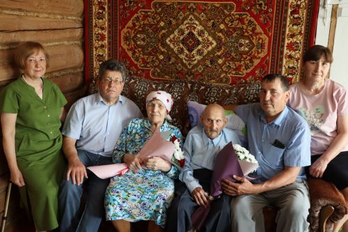 Марат Гафаров поздравил супружеские пары Дрожжановского района РТ с Днём семьи, любви и верности