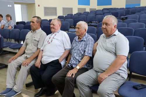 Золотые юбилеи любви: в Алёшкин-Саплыке чествовали пары, прожившие вместе полвека