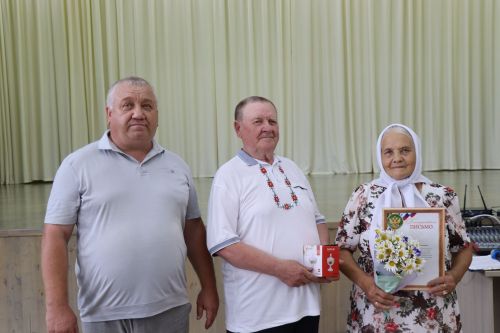 Золотые юбилеи любви: в Алёшкин-Саплыке чествовали пары, прожившие вместе полвека