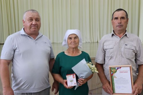 Золотые юбилеи любви: в Алёшкин-Саплыке чествовали пары, прожившие вместе полвека