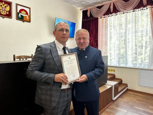 Деловой понедельник в Дрожжановском районе РТ начался с поздравлений и награждений