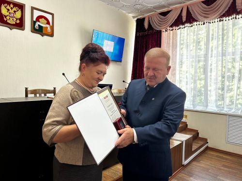 Секретарю Малоцильнинского сельского поселения вручили Благодарственное письмо Председателя Госсовета РТ
