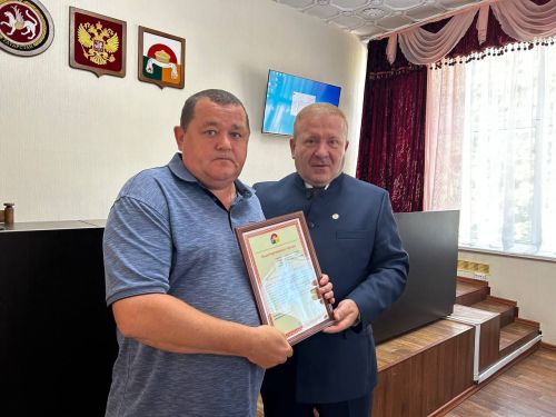 Деловой понедельник в Дрожжановском районе РТ начался с поздравлений и награждений