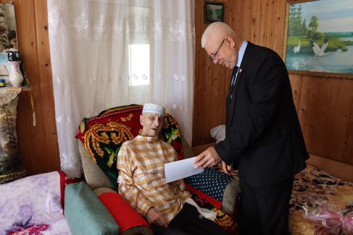Сегодня житель села Мочалей Файзерахман Сафинович Махмутов отмечает 95-летний юбилей