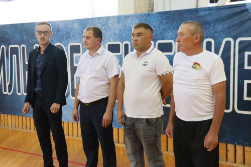 В Дрожжановском районе прошел турнир по бадминтону ко Дню физкультурника