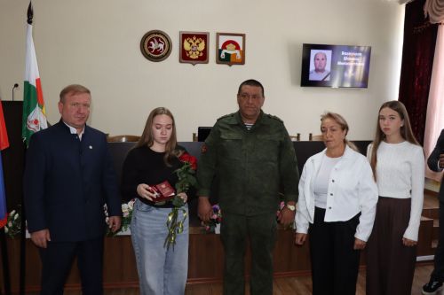 В Дрожжановском районе РТ семьям погибших героев передали их награды