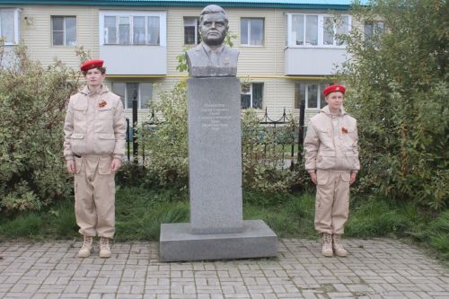 В Дрожжаном прошел митинг, посвященный памяти Героя Социалистического труда