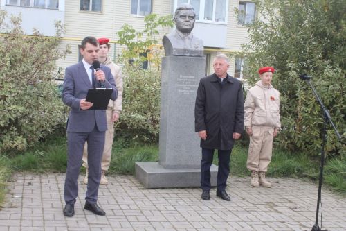 В Дрожжаном прошел митинг, посвященный памяти Героя Социалистического труда
