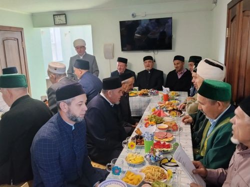 Дрожжановский мухтасибат провёл праздничный обед ко Дню пожилых людей