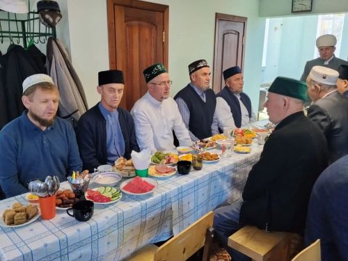 Дрожжановский мухтасибат провёл праздничный обед ко Дню пожилых людей