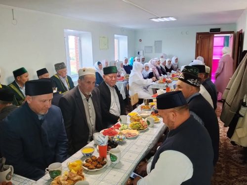 Дрожжановский мухтасибат провёл праздничный обед ко Дню пожилых людей