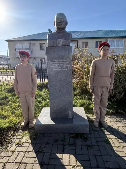 Дрожжановцы почтили память кавалера ордена Трудовой Славы Абулханова
