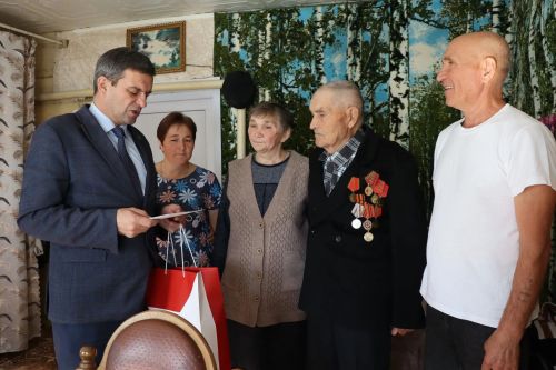 Труженика тыла села Матаки Дрожжановского района поздравили с днём рождения
