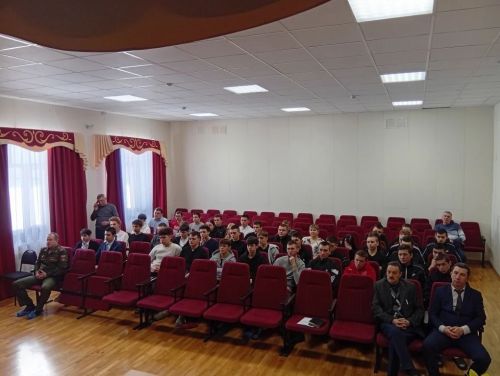 Подполковник Михеев провел встречу с учащимися Дрожжановского района
