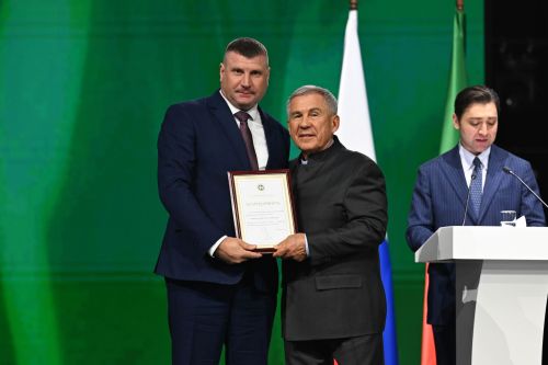 Исполнительный директор ООО «Дрожжаное Рассвет Агро» Алексей Копанев получил Благодарность Раиса РТ