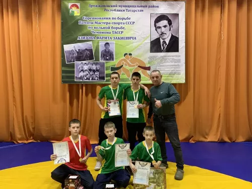 50 дрожжановских борцов вышли на ковер в память мастера спорта Фарита Азизова