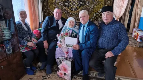 В селе Новые Какерли Дрожжановского района поздравили с 94-летием труженицу тыла
