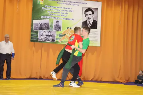 50 дрожжановских борцов вышли на ковер в память мастера спорта Фарита Азизова