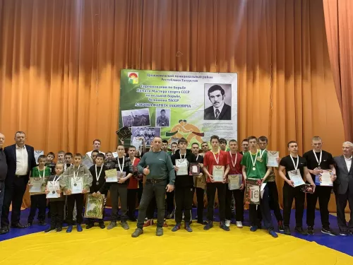 50 дрожжановских борцов вышли на ковер в память мастера спорта Фарита Азизова