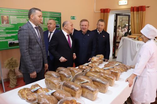 Марат Ахметов: «Дрожжановский район живет ратным трудом»