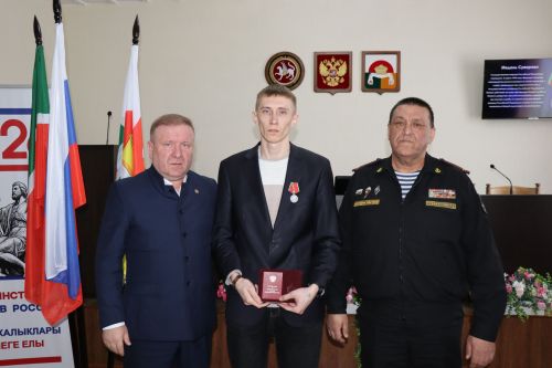 В Дрожжановском районе передали госнаграды родным военнослужащих, проявивших героизм в ходе СВО