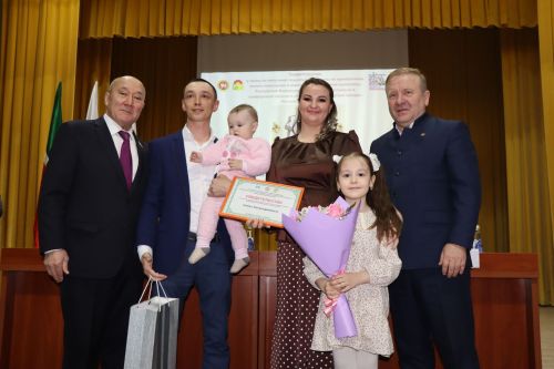 Марат Ахметов: «Ҫӗпрел районӗнче ӗҫчен ҫынсем пурӑнаҫҫӗ»