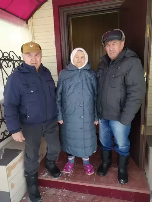 В Дрожжановском районе ветераны боевых действий поздравили матерей погибших героев-афганцев