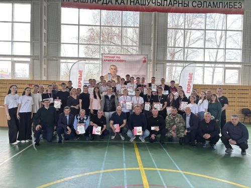 Чүпрәледә Ренат Салихов истәлегенә кул көрәше буенча турнир узды