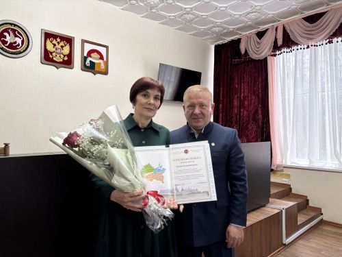 В Дрожжановском районе наградили сотрудников местного самоуправления