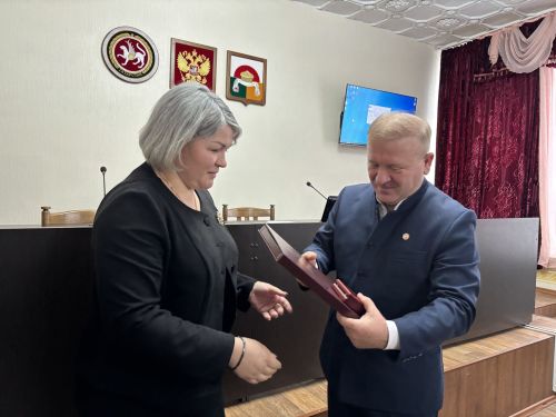 В Дрожжановском районе наградили сотрудников местного самоуправления