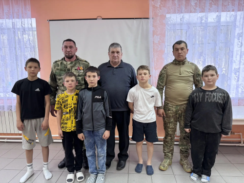 Встреча с героями: в лагере «Чайка» Дрожжановского района прошел Урок мужества
