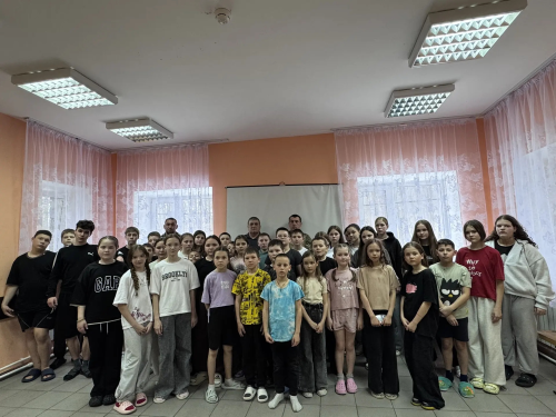 Встреча с героями: в лагере «Чайка» Дрожжановского района прошел Урок мужества