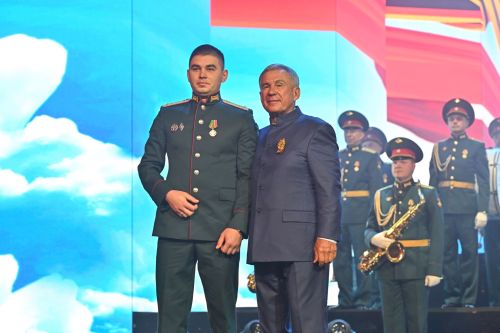 Çар çыннине Рустам Минниханов саламларӗ