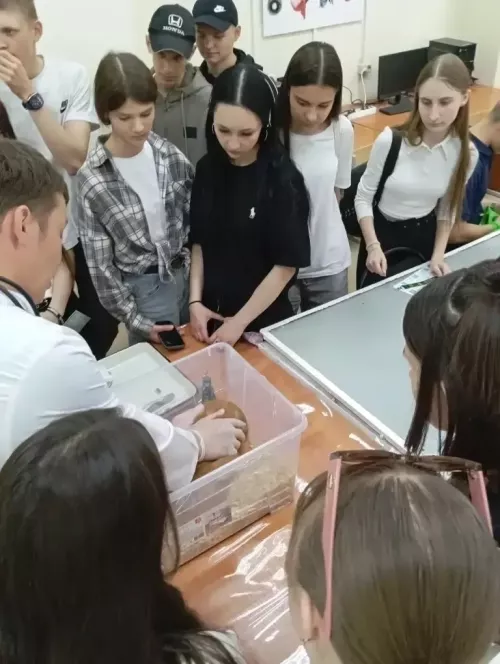 Учащиеся Дрожжановского района попробовали себя в роли агрономов и ветеринаров на интенсиве «АгроСтарт»