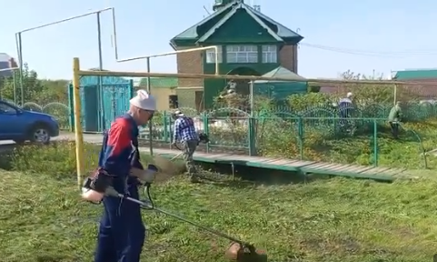 Аксакалы села Старое Дрожжаное привели в порядок территорию мечети в рамках санитарного двухмесячника